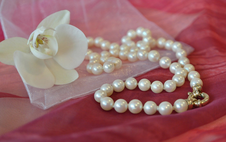 pearl necklace