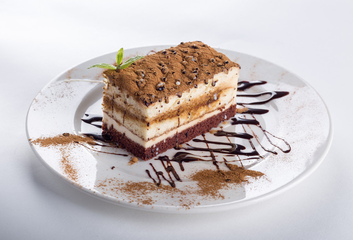 White chocolate cake design with KitKat