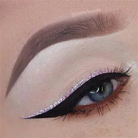 Winged Eye Liner