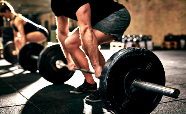  Types Of Anaerobic Exercises: 3- Weight lifting
