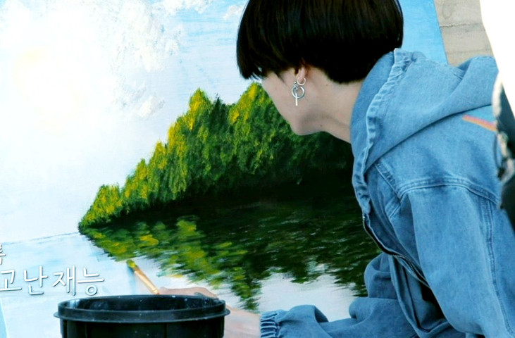 BTS in the soop : Jungkook shocasing his painting Skills