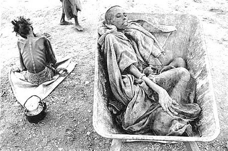 Famous historical photos: 5- Famine in Somalia by James Nachtwey