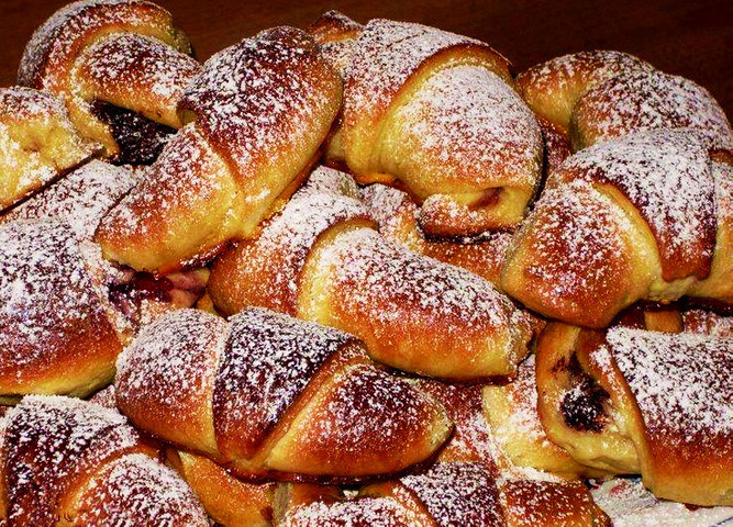 Famous Desserts In The World: Kifli