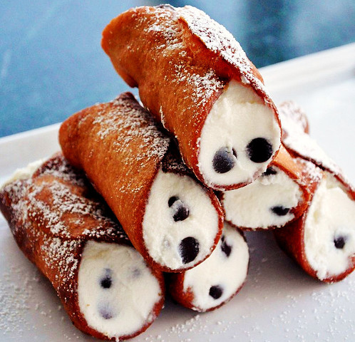 Famous Desserts In The World: Cannoli