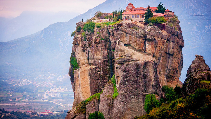 Famous Places In Greece: 3- Meteora Monasteries