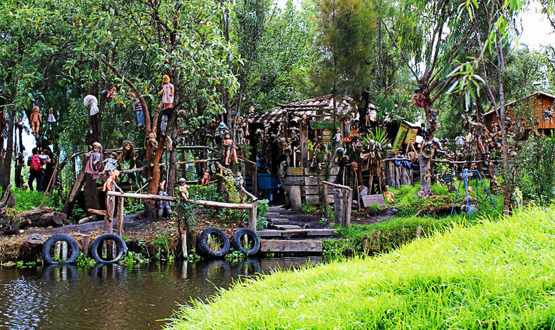 Most Horror Places In The World:2- The island of dolls, Mexico