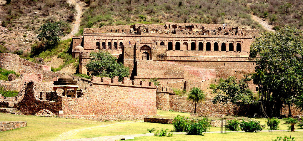 Most Horror Places In The World:8- Bhangarh Fort, Rajasthan, India