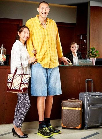Tallest People In The World:9- Sun Mingming 