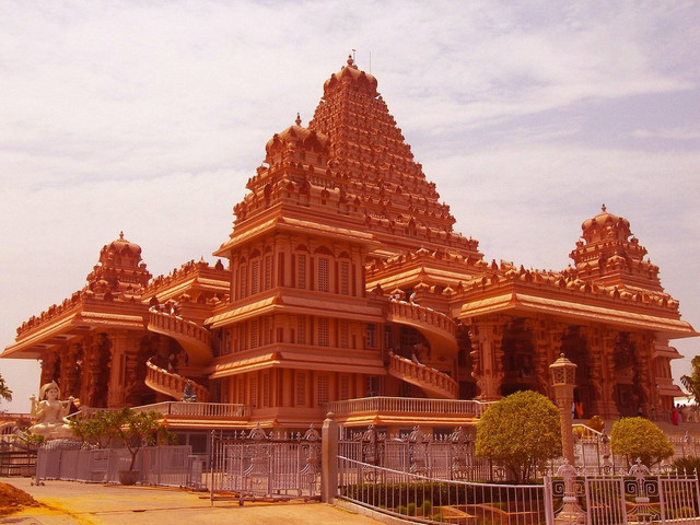 Chhatarpur Temple