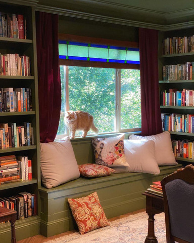 Cozy winter reading corner decor ⛄️📚