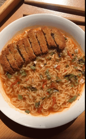 Noodles with fried chicken