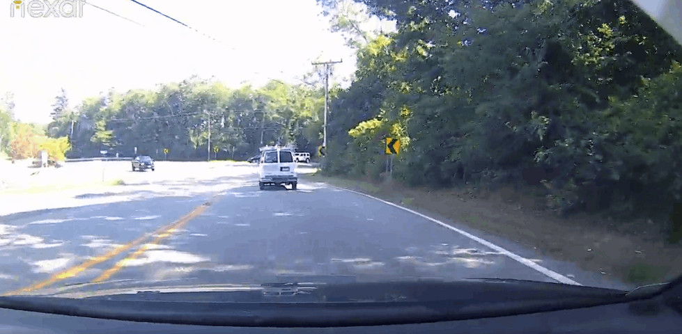 OMG! SOME PEOPLESHOULD NEVER DRIVE.