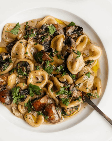 Creamy mushroom sauce pasta