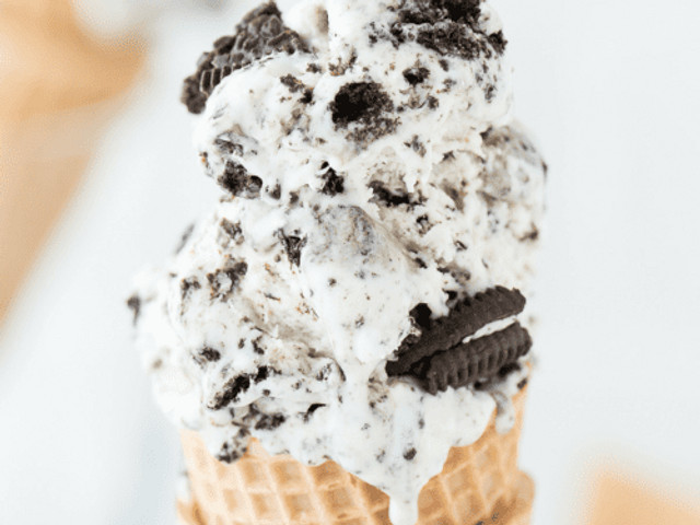 A homemade oreo ice cream tutorial