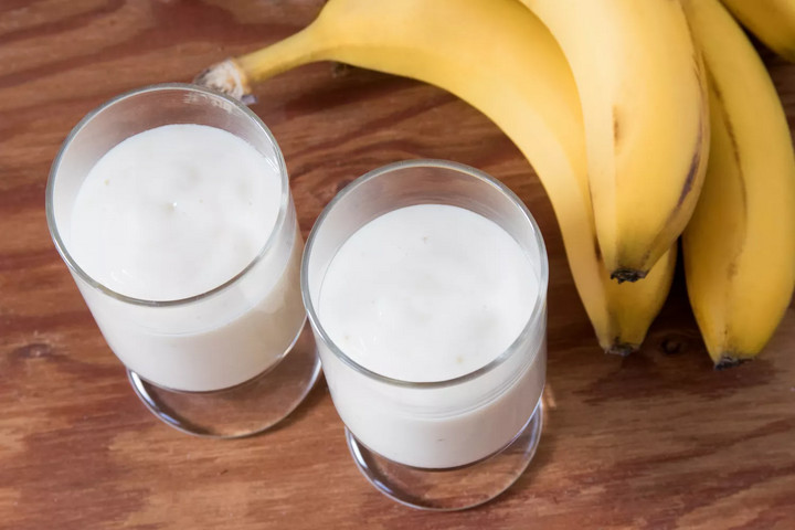 A healthy and tasty banana smoothie