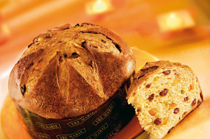 italy dessert cake panettone