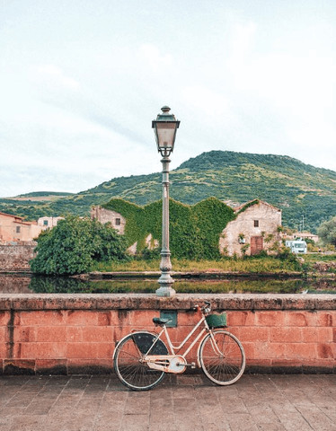 Symmetric photography in Italy