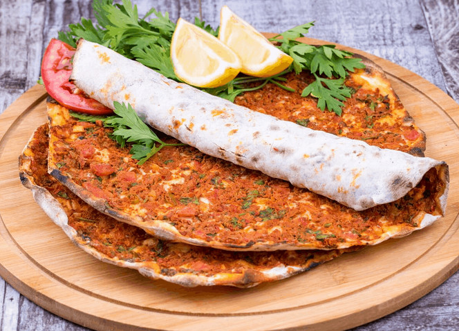 Turkish Cuisine: Lahmacun