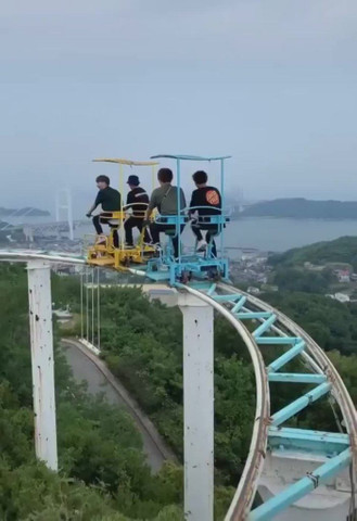 World scariest roller coaster - Sky Cycle