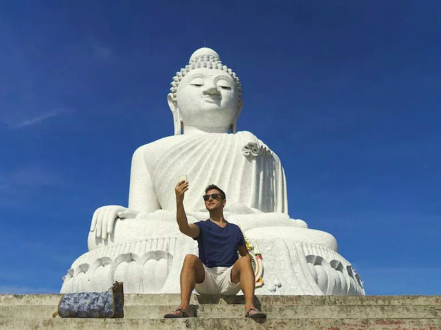 Weirdest laws around the world-No selfie with Buddha