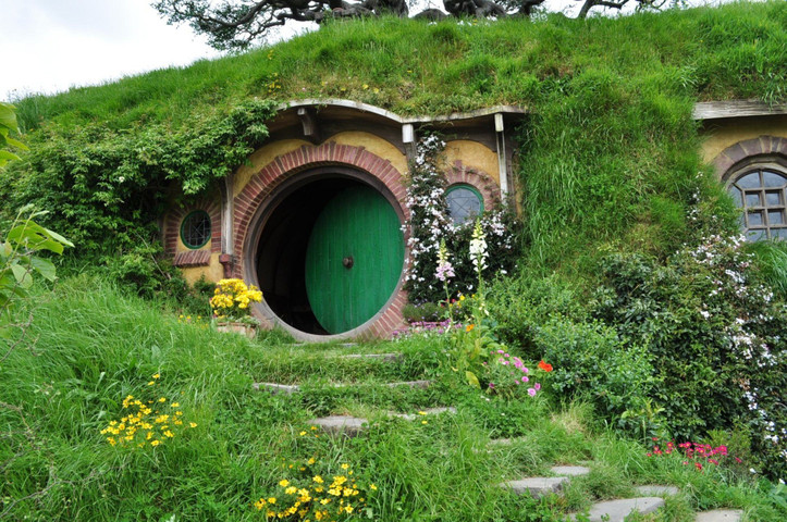 The Odd houses in the world- Hobbit House