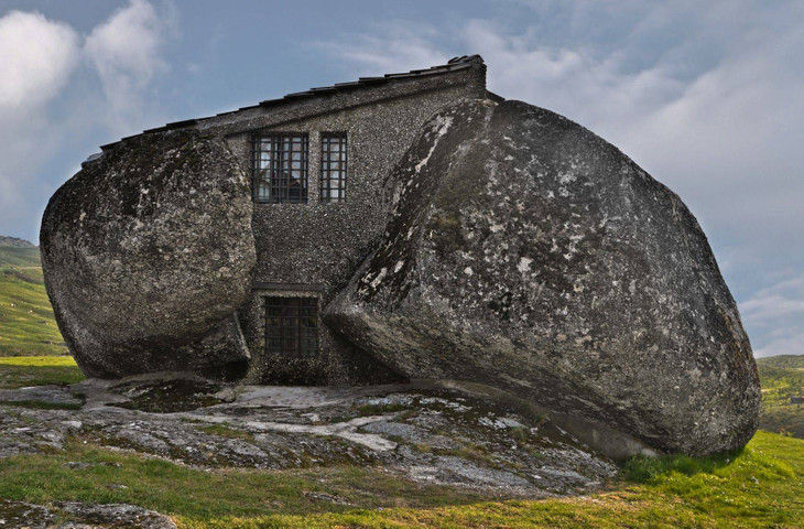 The Odd houses in the world-Stone house