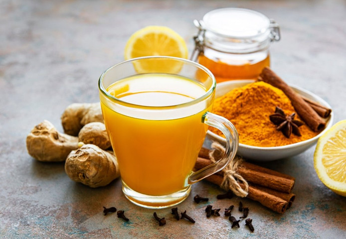 Beauty drinks for glowing skin-Turmeric and ginger tea