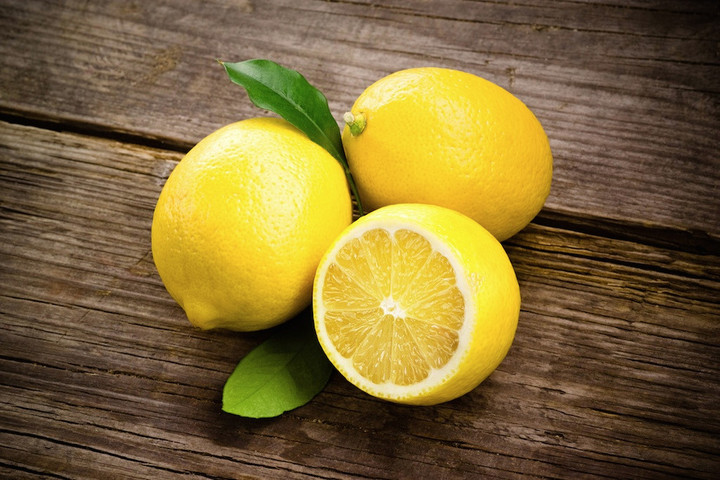 Tips to get ride of dandruff- lemon