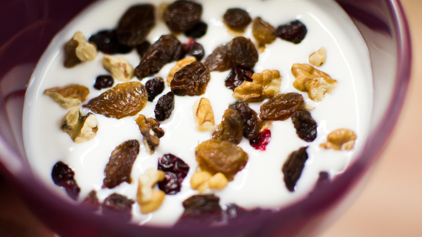 Healthy deserts-Yogurt, chocolate & nuts