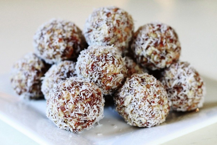Healthy desserts-Chocolate Energy balls