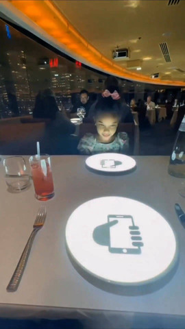Hollographic resturant