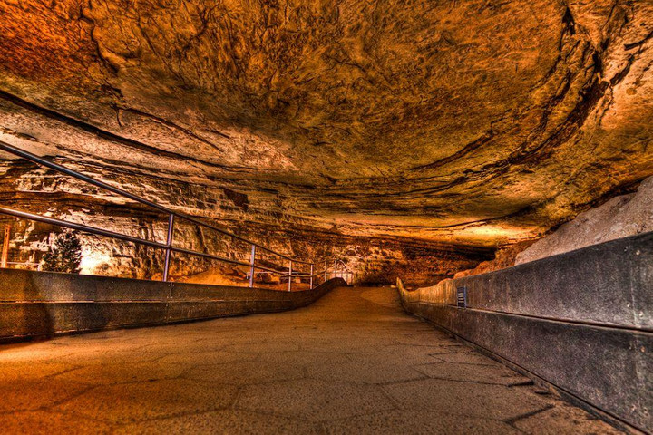 Caves around the world- Mammoth