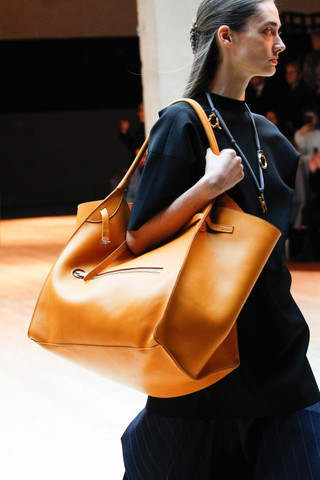 Oversized cozy trends- Bags