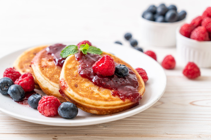 Raspberries & honey Swedish Pancakes!!! 