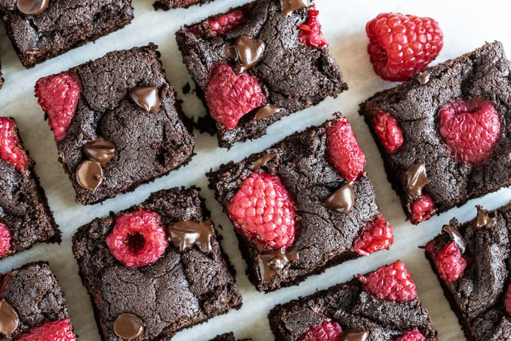 Healthy Fudgy Raspberry Brownies!!