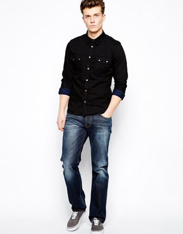 Men ways to wear black shirt –Black shirt & blue denim jeans