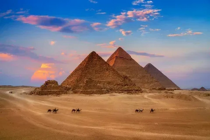 mysterious places on Earth :The Great Pyramids of Giza