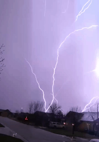 Have you ever seen Down to Up Lightning Phenomenon?