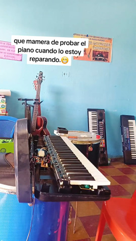 Probando piano en reparación 