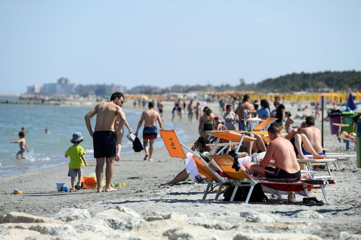 American student, 19, allegedly gang-raped in Italian beach town