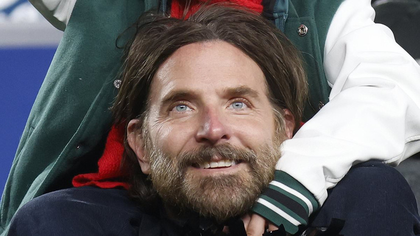 Bradley Cooper and daughter Lea cheer as Eagles head to Super Bowl