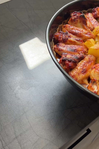 Crispy Wings & Crunchy Bites 🍗🥔